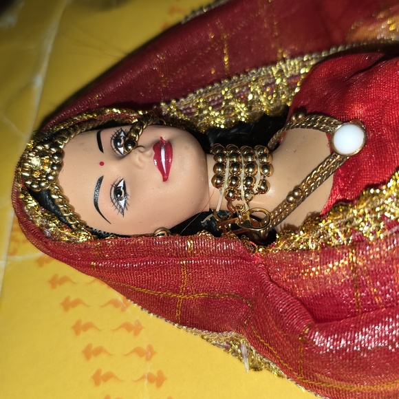 Barbie Expressions of India Doll in Red and Gold - Picture 4 of 9